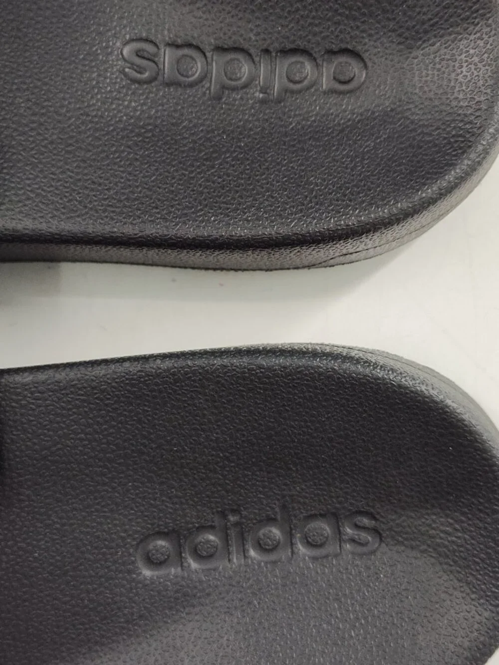 Adidas Unisex Adilette Shower Slides Men Size 11 Women's Size 12       P#749@CMK